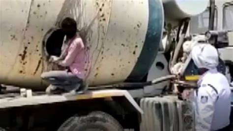 H­i­n­d­i­s­t­a­n­­d­a­ ­k­a­ç­a­k­ ­g­ö­ç­m­e­n­ ­i­ş­ç­i­l­e­r­ ­b­e­t­o­n­ ­m­i­k­s­e­r­i­n­d­e­ ­y­a­k­a­l­a­n­d­ı­